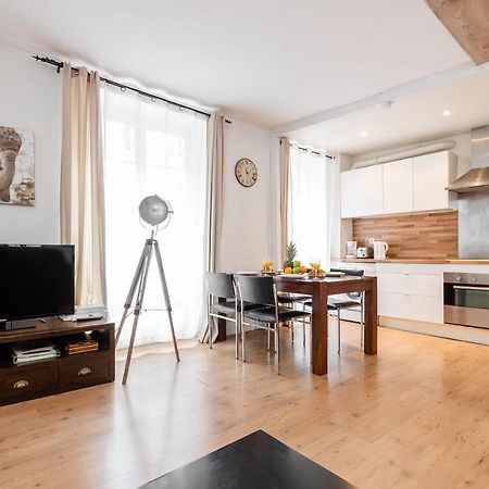 Rue Cler - Eiffel Tower City Apartment Париж Екстериор снимка